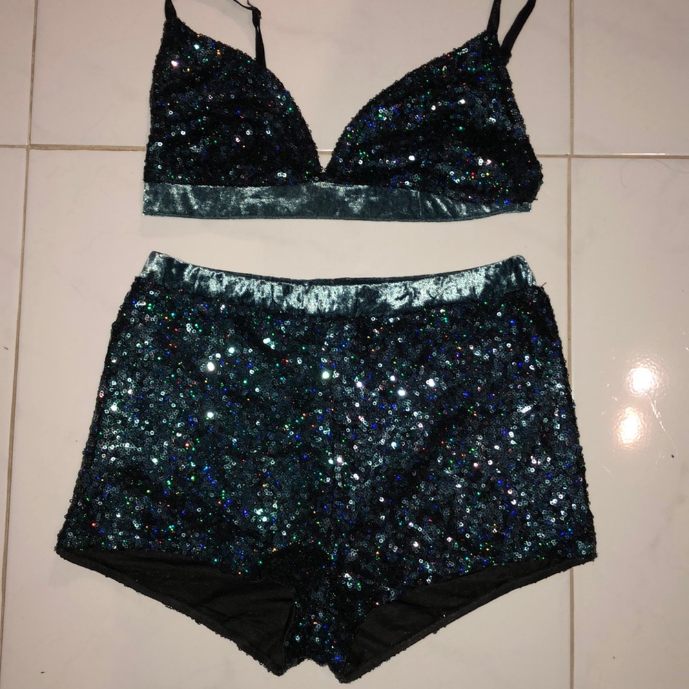 Sequence two piece set